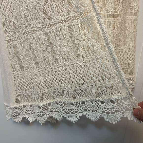 Cream Lace Vest 🌼 - Picture 3 of 4